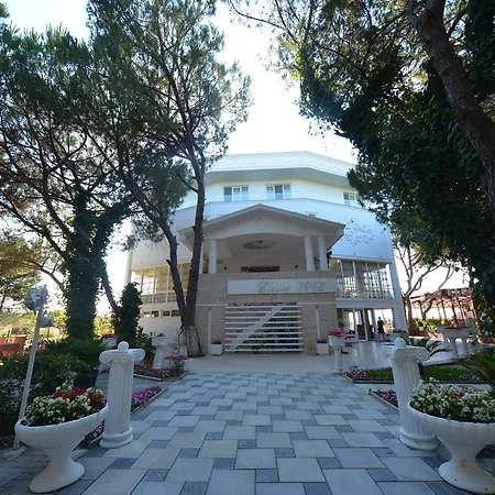 Elesio 4* Golem (Tirana)