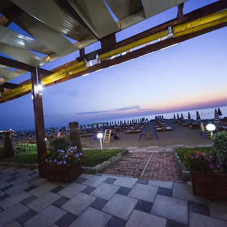 Elesio Ξενοδοχείο Golem (Tirana)