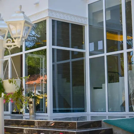 Hotel Elesio Golem (Tirana)