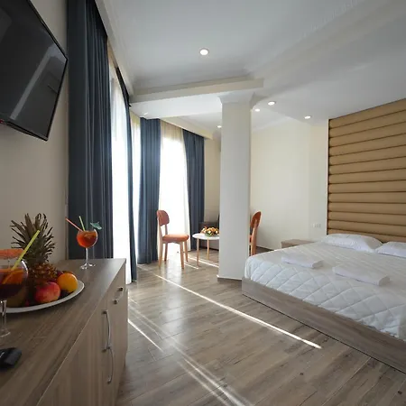 Elesio Hotel Golem (Tirana)