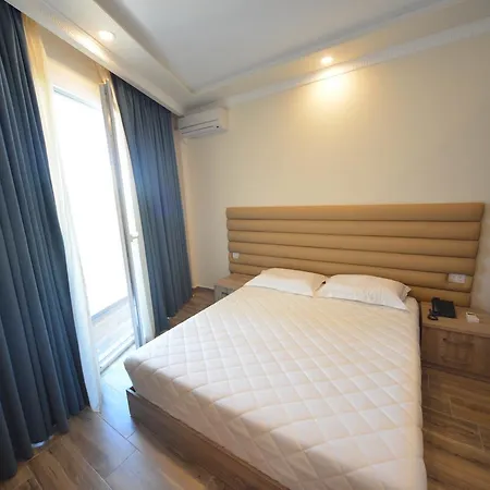Elesio Hotel Golem (Tirana)